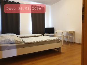 a bedroom with a bed with a sign that reads date at Monteurwohnung bei Nina in Zeitz