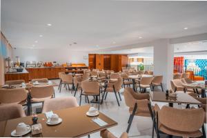 a restaurant with tables and chairs in a room at BRĂAT Hôtel in Rabat
