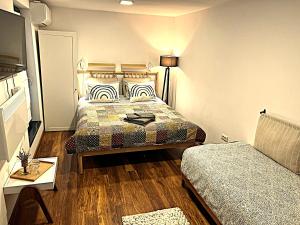 a bedroom with a bed and a table with a lamp at Georgia Tiny House - Hiperbara Livezeni Mures in Livezeni +18 photos