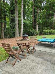 a picnic table and two chairs and a table with a grill at Lawrenceville Escape in Lawrenceville