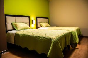 Postel nebo postele na pokoji v ubytování Plaza Sur Hotel & Suites
