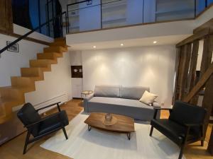 a living room with a couch and two chairs at Duplex château de Versailles - 30 min de Paris in Versailles