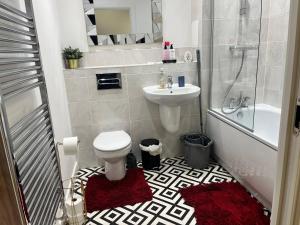 a bathroom with a toilet and a sink and a shower at Prime Location - Apt - Stay 4 - Lakeside - Parking in Grays Thurrock