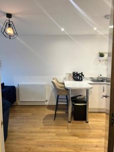 a table and chairs in a room with a kitchen at Prime Location - Apt - Stay 4 - Lakeside - Parking in Grays Thurrock