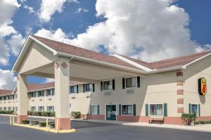 a rendering of a hotel exterior at Super 8 by Wyndham Three Rivers in Three Rivers