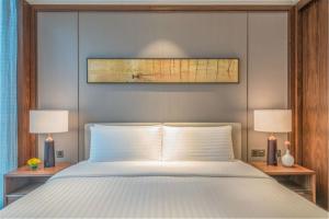 Postel nebo postele na pokoji v ubytování Oakwood Residence Damei Beijing