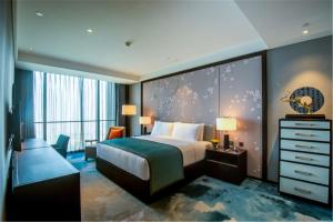 Postel nebo postele na pokoji v ubytování Oakwood Residence Damei Beijing