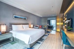 Postel nebo postele na pokoji v ubytování Oakwood Residence Damei Beijing