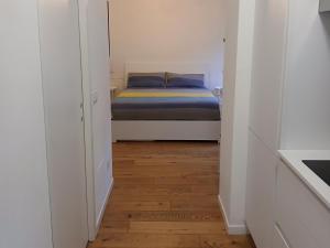 a bedroom with a bed in the middle of a room at Il monolocale in Bosisio Parini