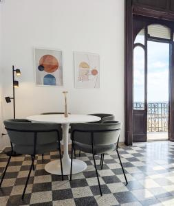 a white table and chairs in a room at TheSuperhost - Aquaria - Vista Mare in Crotone