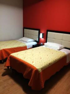 Postel nebo postele na pokoji v ubytování Plaza Sur Hotel & Suites