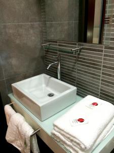 Koupelna v ubytování Plaza Sur Hotel & Suites