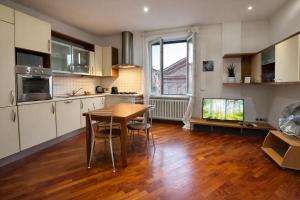 a kitchen with a table and chairs in a room at Suite Mazzini in Ravenna