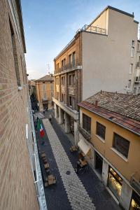 an overhead view of an alley between two buildings at Suite Mazzini in Ravenna