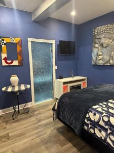 a bedroom with a bed and a television on the wall at 420 Friendly Suites in Washington, D.C.
