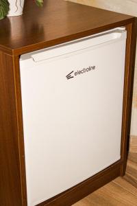 a white dishwasher in a wooden cabinet at La Campina de Don Paulu in Galatina