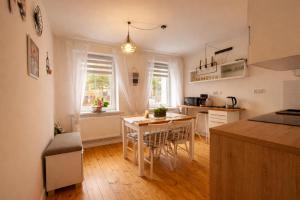 a kitchen with a table and chairs in a room at Domek Przy Termach in Jelenia Góra
