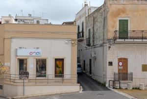 ein Gebäude mit einem CCD-Schild an der Straßenseite in der Unterkunft Casa Lorch in Oria