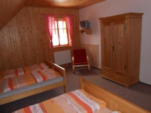 Ένα ή περισσότερα κρεβάτια σε δωμάτιο στο Sykorova Chalupa +18 φωτογραφίες
