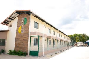 a building with a sign on the side of it at Hotel Equinócios Express in Barcarena