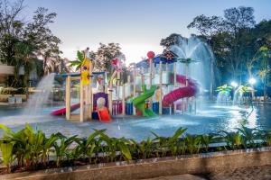 a water park with a water slide at Rafain Palace Hotel & Convention Center in Foz do Iguaçu