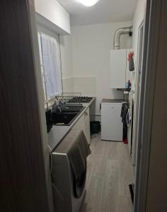 a small kitchen with a sink and a stove at Charmant studio Thionville in Thionville