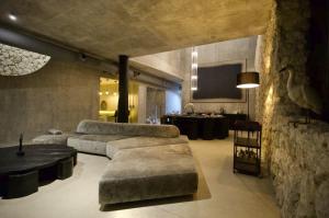 a living room with a couch and a table at Casa Piedra Villa in Cancún +32 photos