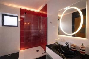 a bathroom with a black sink and a mirror at Villa Vieira Ocean View in Gaula +13 photos