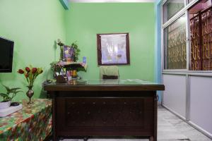 a room with a counter and a table and a window at Hotel O Suvidha in Jamshedpur