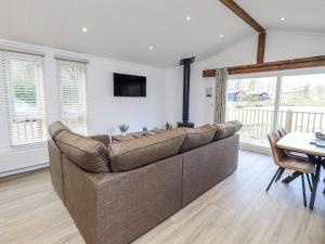 a living room with a large couch and a table at Lakeside Lodge in Preston