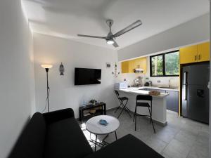 a living room with a couch and a kitchen at Bijoc 01 Apartment in San Felipe de Puerto Plata