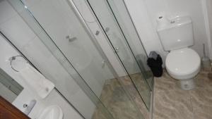 ein Badezimmer mit Toilette und Glasdusche in der Unterkunft Hotel Niro in Montenegro + 22 Fotos