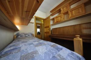 a bedroom with a bed and a piano at P&P Home in Valdidentro