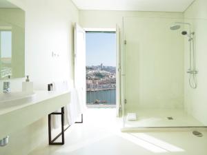Vonios kambarys apgyvendinimo įstaigoje Arco Apartments
