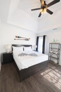 a bedroom with a bed and a ceiling fan at Lake Lanier House 2 in Gainesville