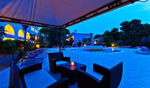 Бассейн в Villaggio Mare Blu или поблизости