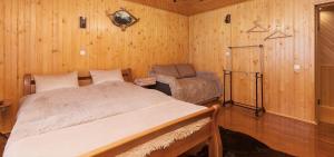 a bedroom with a bed in a wooden room at Котедж "У Мадяра" in Mykulychyn
