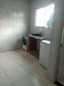 a small kitchen with a sink and a stove at Próximo do carnaval em Olinda in Olinda