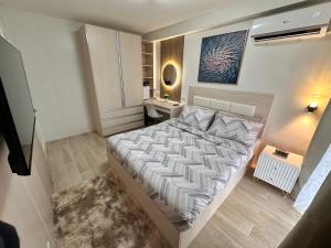 a small bedroom with a bed and a sink at CJ Premier Stays at Amalfi Oasis Near SM Seaside Mall & Nustar Casino Hotel, Cebu City in Cebu City +21 photos