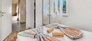 a white table with towels and towels on it at Villa Kasandra - Ruhe & Eleganz in Buje, Istrien in Kaštel +38 photos
