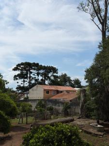 a building with trees in the background at Apartamento Sabrina in Curitiba