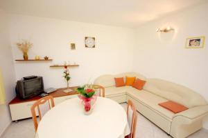 a living room with a table and a couch at House Paulo3 in Rogačić