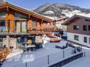 a log home with a deck and a patio at BergbiberHAUS Top A in Piesendorf