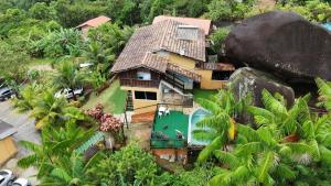an aerial view of a house with a swimming pool at Chale Tupi da Pedra in Trindade +16 photos