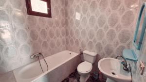 a bathroom with a tub and a toilet and a sink at Villas calme et sans vis-à-vis proche de la plage Tezdaine in Midoun +13 photos