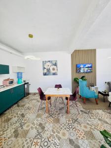 a kitchen and dining room with a table and chairs at TIBERIAS by luxury Atitlan in San Pedro La Laguna