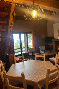 a dining room with a table and chairs at The chalet of time in Eyne