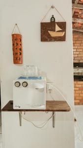 a toaster sitting on top of a wooden table at Chalés São Domingos in Barreirinhas