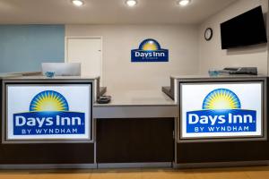 two television screens with the days inn by windham at Days Inn by Wyndham Hardeeville Near Hilton Head in Hardeeville