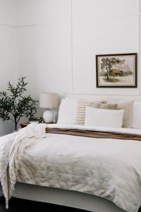 a bedroom with a large white bed with a lamp at Oakview Country House Maffra in Maffra +46 photos